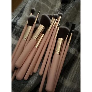 Real Perfection16 Pieces Pink Make up Brushes Kit with 1 Eyebrow Razor